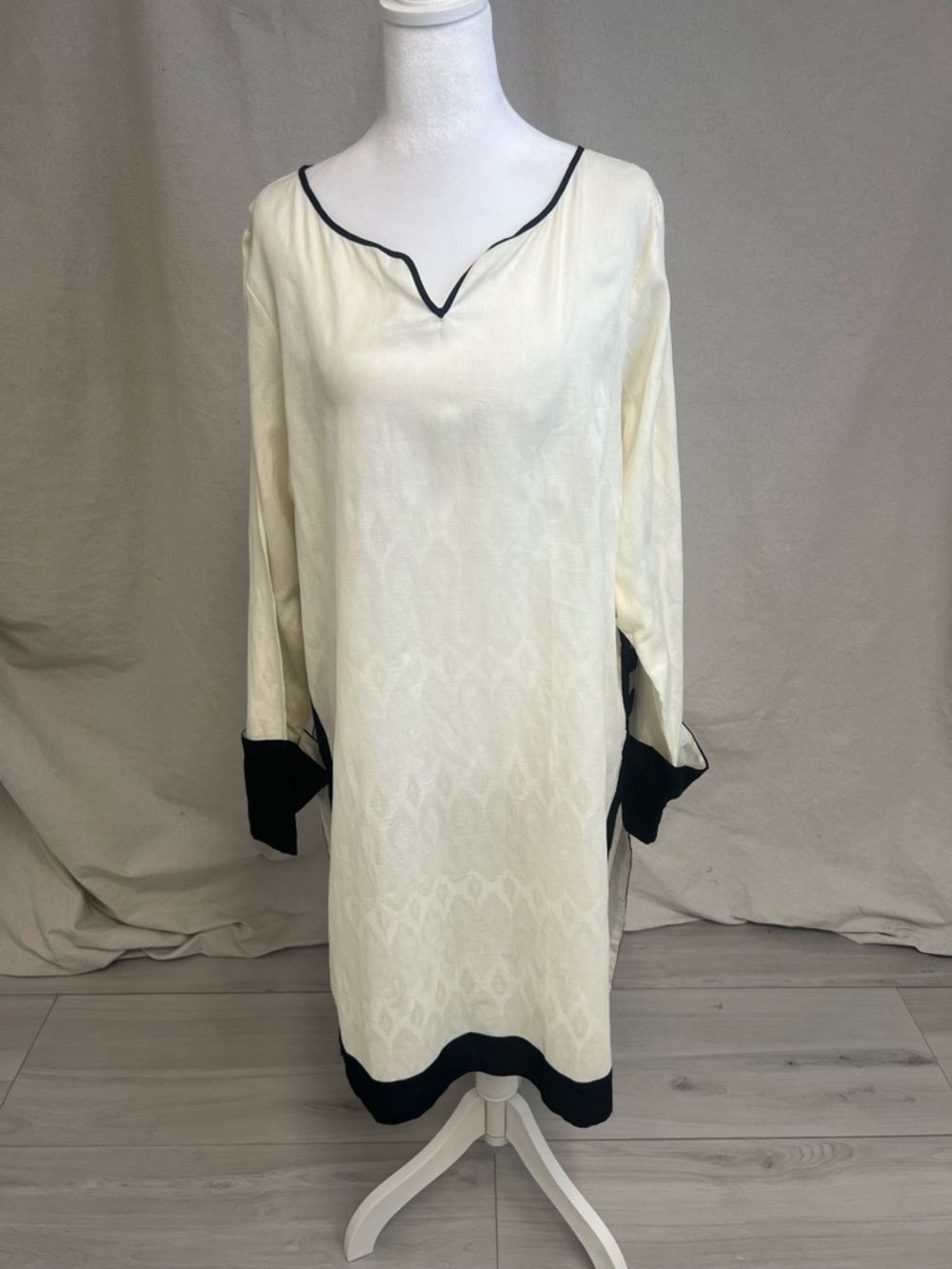Sapphire Tunic Top Sz XL Cream Black Jacquard Longline Modest High-Low‎